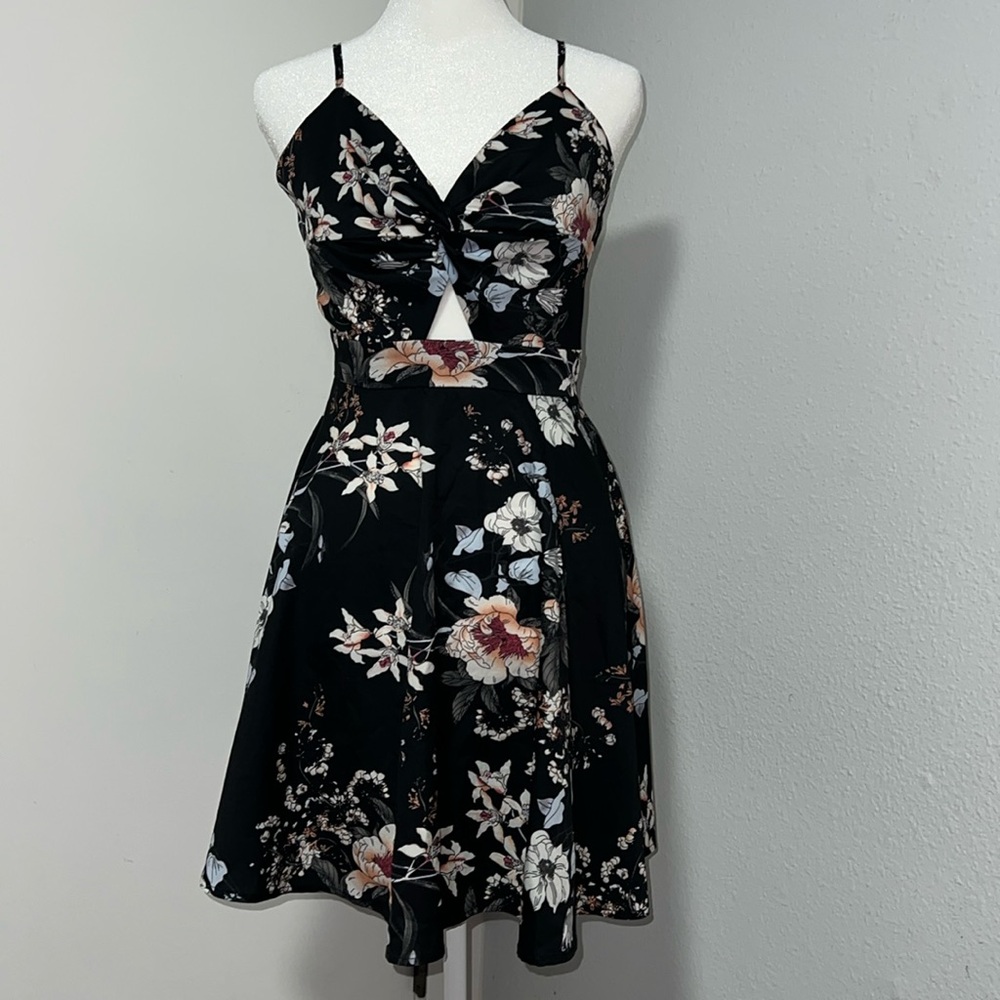 SHEIN Twist Front Peekaboo Floral‎ Cami Dress